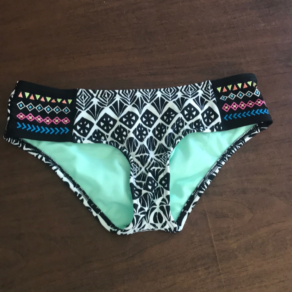 Bikini Set - Picture 4 of 6